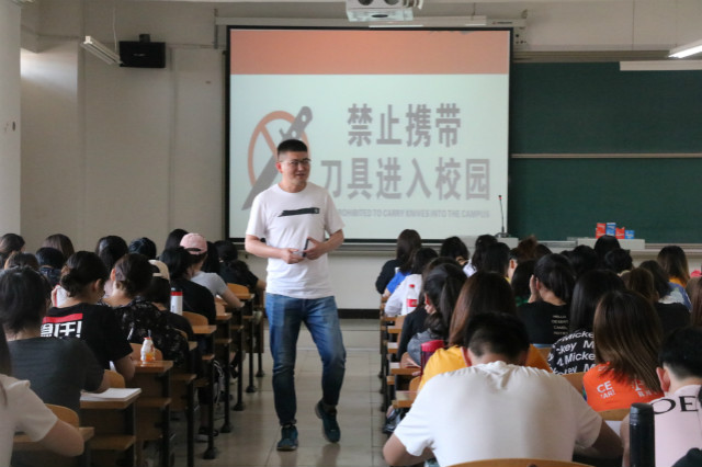 【辅导员说完满】往来成古今 远随流水香——外语系2016级辅导员说完满之“做好转型 不留遗憾”