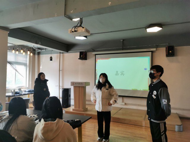 【完满团支部】爱在三月学雷锋 志愿服务暖人心——商务英语学院英语2211班完满团支部活动