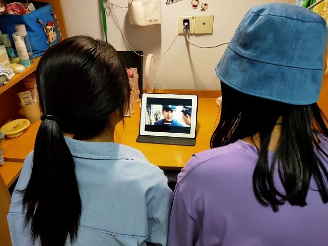 【完满班级】观红色电影 弘扬爱国主义精神——艺术传媒学院环设1705班完满班级活动