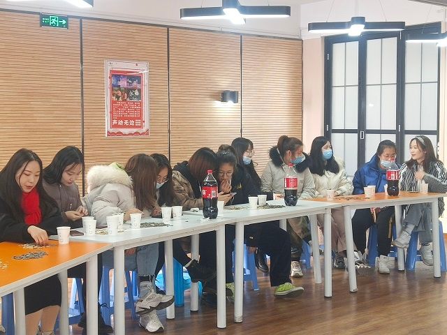 【完满班级】声起舞动 一展风采——艺术传媒学院18级环设1805班举办“轻舞飞扬 青春无限”歌舞才艺展示主题沙龙活动