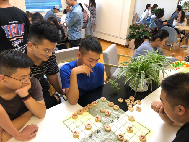 【完满班级】长日惟消一局棋——艺术传媒学院视觉1601、1602班举办步步为“赢”班级棋艺对抗赛