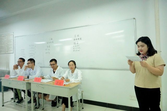 专业完满蹭火花 实验技能大比拼——食品与环境学院举办首届“动医达人秀”实验室技能大赛
