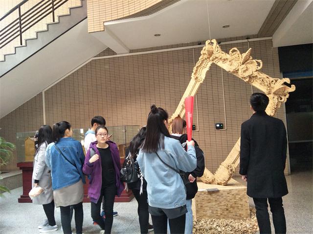 展望设计风采 营造艺术气息——尚韵易品艺术协会对外学习参观研中展