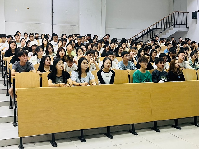 【辅导员说完满】新生活图鉴 你准备好了吗？——经济与管理学院2023级辅导员说完满活动