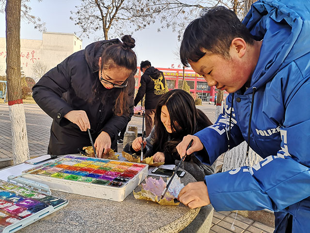 【完满班级】集叶成画 共绘五彩冬季——艺术传媒学院产品设计1801班举办“携手共绘 五彩星空”叶上绘画比赛完满班级活动