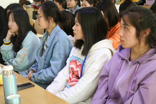 【辅导员说完满】锤炼奋斗精神 绽放青春色彩——外语系2020级辅导员说完满