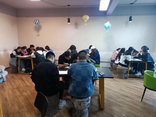 【完满班级】金秋十月 为国庆生——淬炼·国际商学院会计2103班完满班级活动