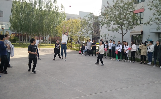 【完满班级】回味那趟仅售单程票的列车——视觉1501、1502举办班趣味素拓活动