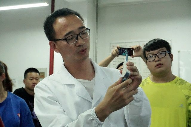 专业完满蹭火花 实验技能大比拼——食品与环境学院举办首届“动医达人秀”实验室技能大赛