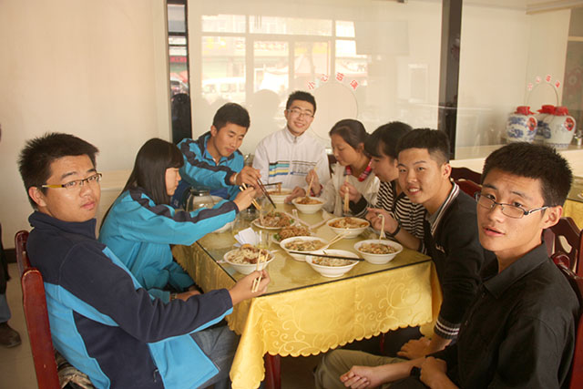 远景学院举办第三届生存挑战大赛