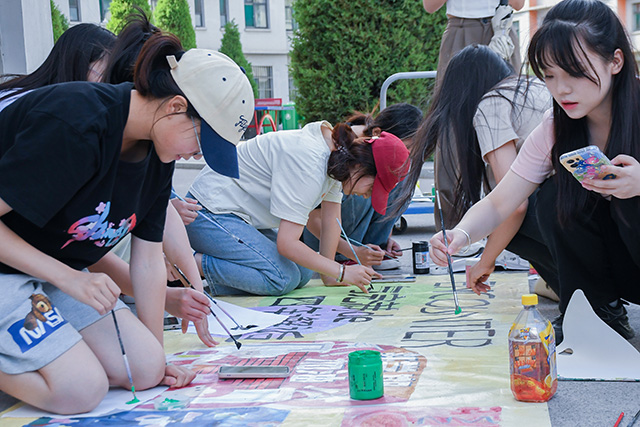 以笔定格毅力 以画篆刻爱意——艺术传媒学院完满团支部“绘”青春