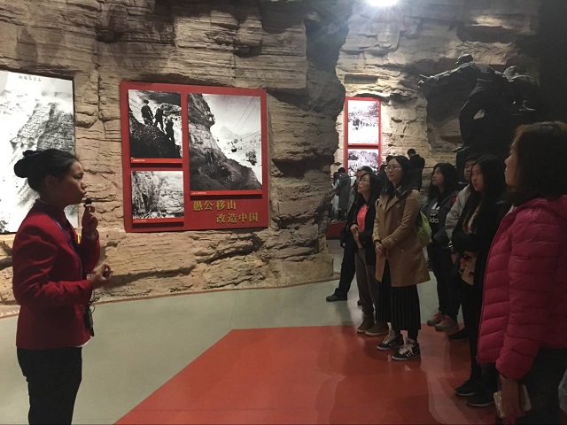 【完满班级】山高何所惧 险峰脚下踩——艺术传媒系2016级“喜迎十九大”完满班级活动