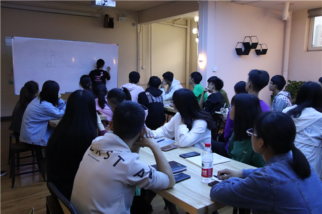 寻找创意源泉 感受灵感迸发——大数据学院、信息工程学院摄影和写作专题培训会