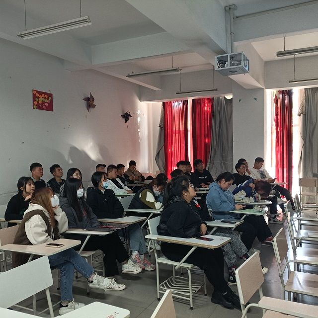 【完满班级】百年风华正青春 砥砺奋进新征程——艺术传媒学院环设2001班观影活动