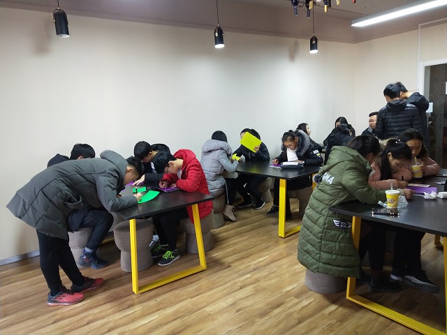 【完满班级】叶叶有香 脉脉传情——信工系计科1701班开展“自制叶脉传情”完满班级活动