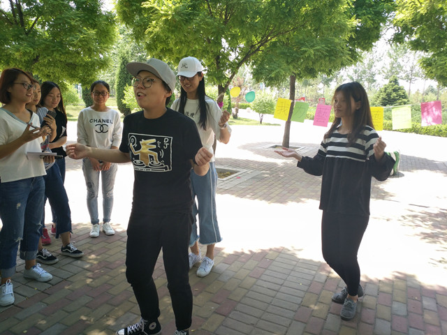 我为艺术狂——外语系“品戏剧·论古今”完满班级系列活动