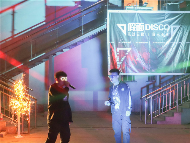 月华初上夜未央 青春似火 等你徜徉——第116期“FREE SUNSHINE”乌马河周末文化广场