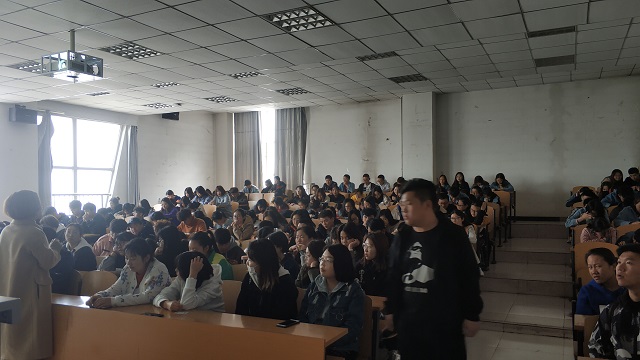 【辅导员说完满】全副武装自己 抵抗火灾危险——食品与环境学院2017级举办辅导员说完满活动