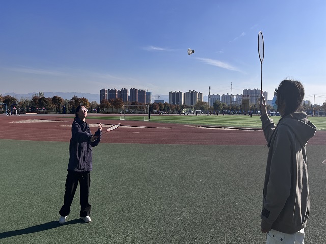 【完满团支部】脚踏飞燕 “羽”爱同行——远景学院2201班10月完满团支部活动