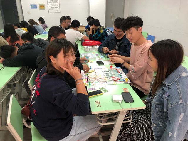 【完满班级】忆年少时 童心依在——艺术传媒学院环设1602班“圆桌棋牌游戏汇”完满班级活动