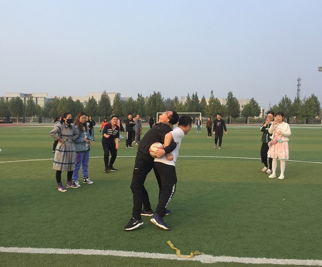 【完满班级】 热情洋溢 展足球风采 ——食品与环境学院食品1802班完满班级活动