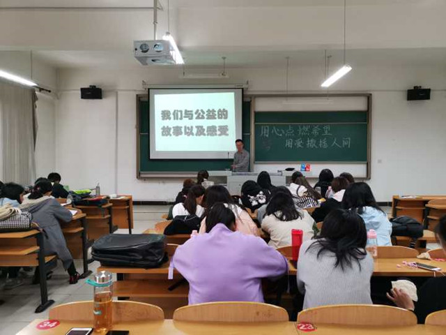 【完满班级】齐心协力 共创美好校园——外国语言文学系经贸1801班、涉外1801班、英语1807班4月完满班级活动