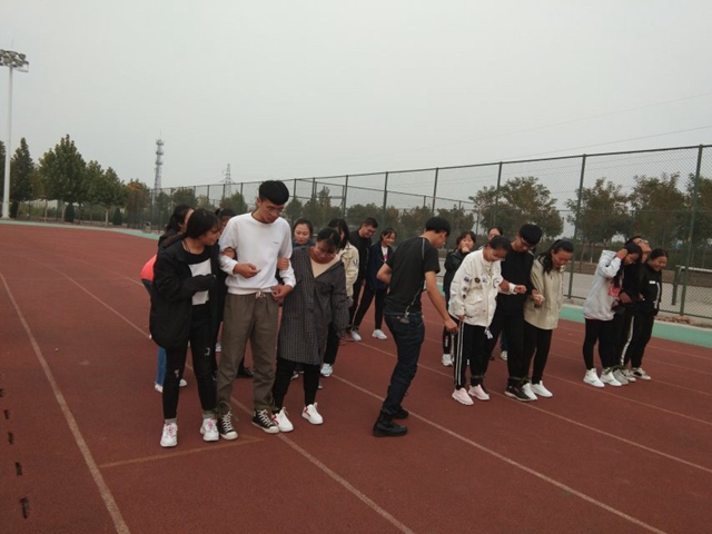 【完满班级】绿荫场地 谁与争锋——淬炼商学院十月完满班级主题活动(十三)