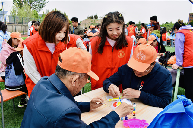 别样的阿信之旅:从少年到老年 一场跨越年华的别样志愿服务开放日以爱启幕