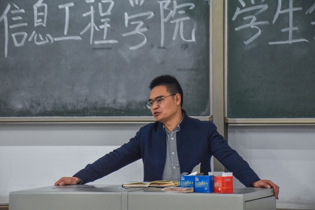 愿干完满 干得了完满 干好完满——大数据学院、信息工程学院学生会开展第九周干部培训会