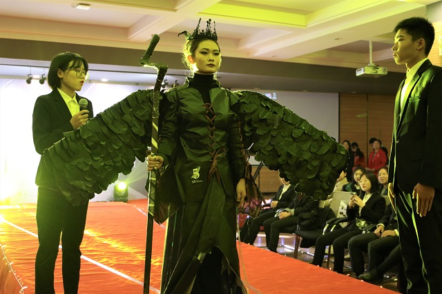 “fashion show”废材为料创意时装展:以废材为料 让创意生成