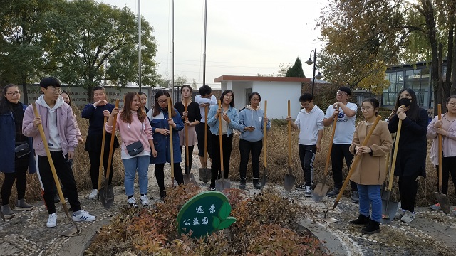 【辅导员说完满】 深秋 右岸剪影 双手筑就美好的家园——远景学院16级辅导员说完满