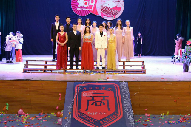 闪光的信院第233期:聚光灯背后的刻苦训练 只为遇见另一个自己