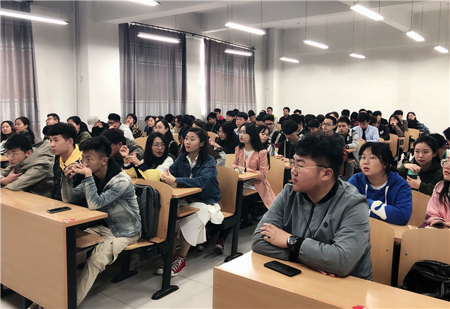 【辅导员说完满】心怀感恩 为爱行走——记远景学院2017级主题年级会