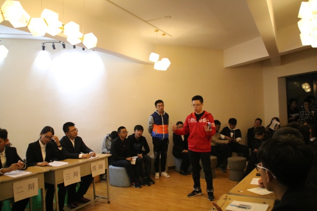 运筹帷幄之中 决胜赛场之上——智能工程学院“舌战群儒”剑指苍穹辩论赛