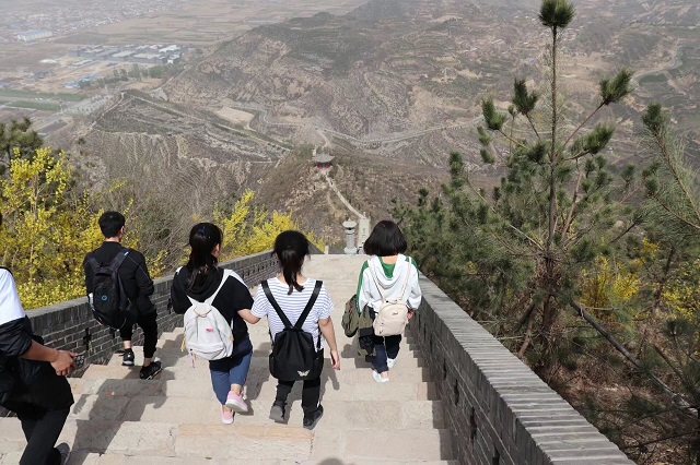 【完满班级】徒步青春 梦启凤凰——机电工程系工设1701班举办完满班级活动相约凤凰山