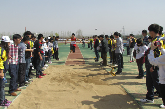 “经”英齐聚 笑傲赛场——记2014年经管系首届运动会圆满落幕