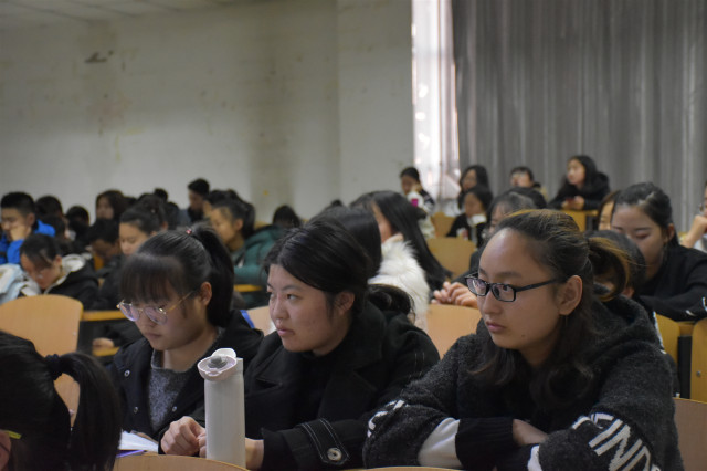 【辅导员说完满】微笑向暖 年华未央——经济与管理学院辅导员说完满活动