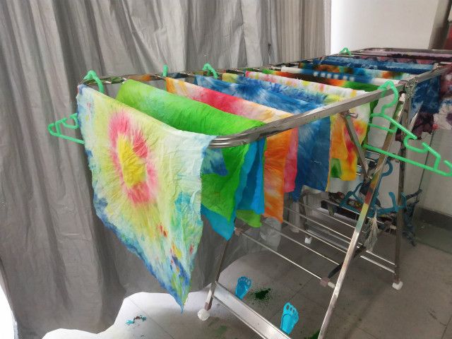 【完满班级】多彩世界 创意扎染——艺术传媒学院环设1702班创意扎染学习活动