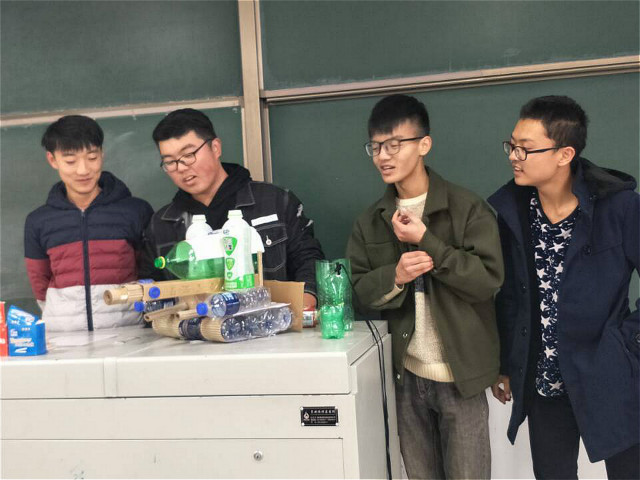 【完满班级】爱心在双手中开出最美的花朵——经济管理系经管1703班举办“手动心暖 悦爱传递”完满班级活动