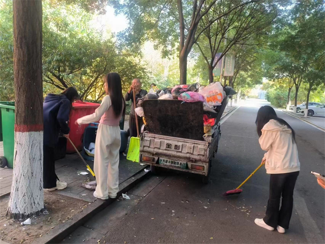 万家团圆迎中秋 四海欢腾庆国庆——商务英语学院十月完满团支部活动集锦
