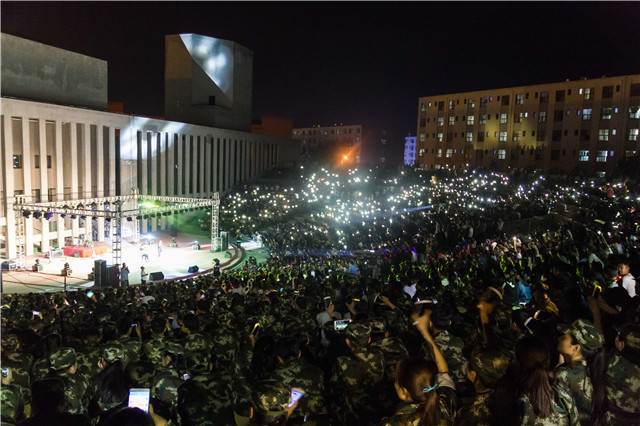 【社团挑战月】信院第一站：与百家社团的相见恨晚——2017“特色社团进军营”主题活动