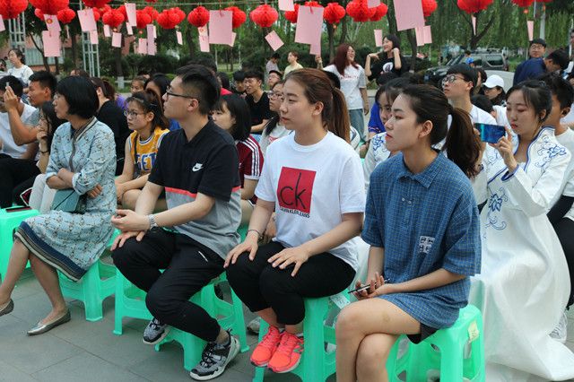 【1+1>2】古韵悠悠品传承 诗词竞猜促融合——经济与管理学院开展“诗文奇韵 美意幽远”音乐诗词大会