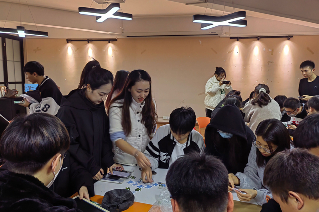 心中母校情 手中校园景 憧憬留学梦——淬炼·国际商学院FOM项目开展拼图大赛