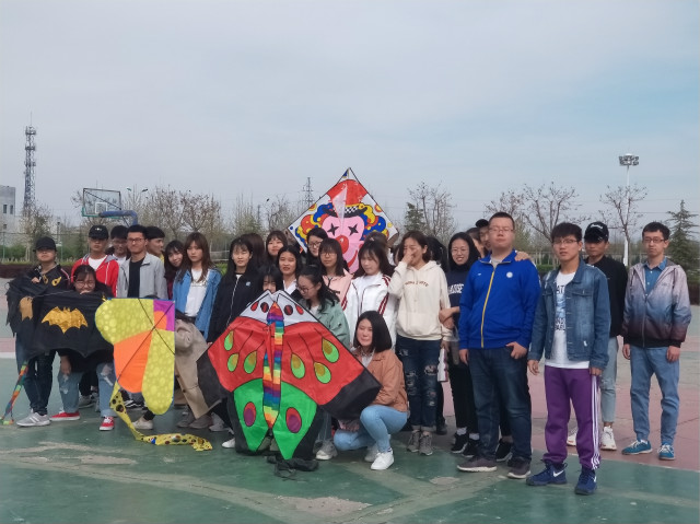 【完满班级】绿茵操场  接力青春——淬炼商学院举办四月完满班级主题活动（六）