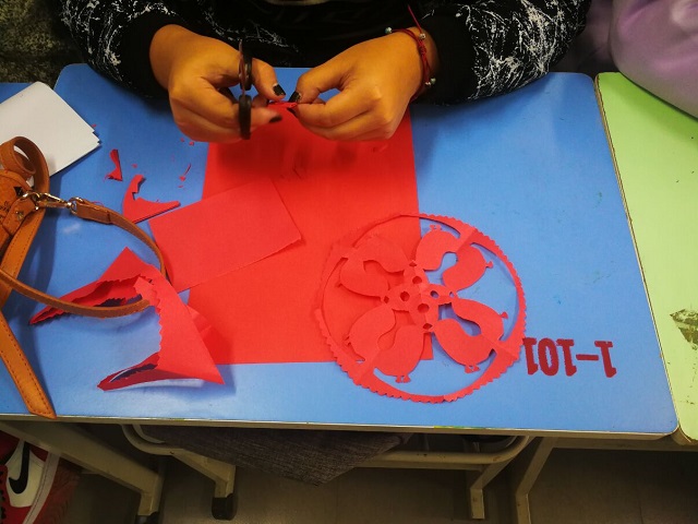 【完满班级】剪出锦绣前程——艺术传媒学院动画1602班举办趣味剪纸大赛活动