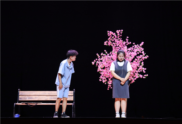 【戏剧节】在困难面前 坚贞不屈——远景学院《不屈的生命》戏剧节专场