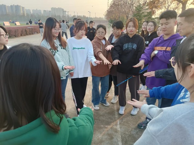 【完满班级】以羽为介 一拍即合——淬炼·国际商学院财务2210班完满班级活动