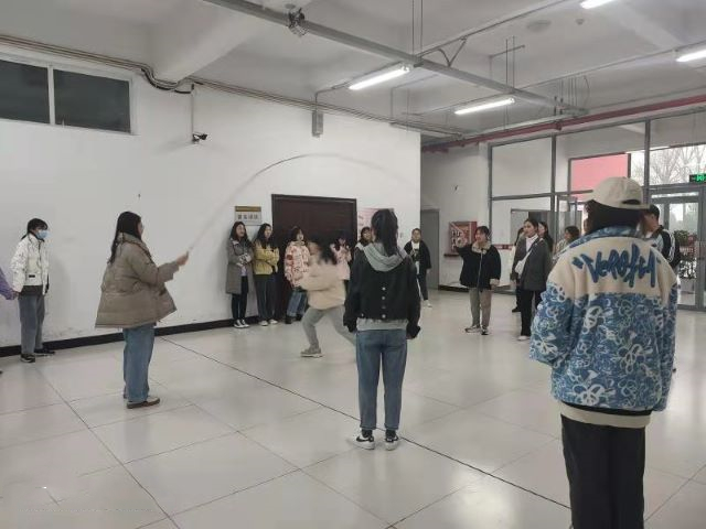 【完满班级】参与体育运动 享受快乐生活——外国语言文学系英语2002班、英语2005班完满班级活动