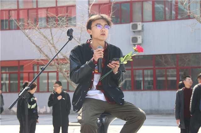 享你所爱 遇见“芳华”——首届“芳华”女生节主题展