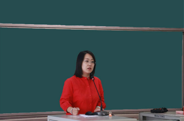 【辅导员说完满】职场妆容小课堂 助力你的求职路——经济与管理学院2016级职场妆容讲座